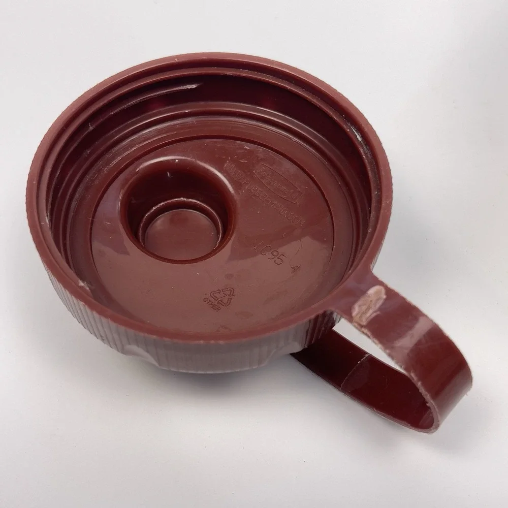 Rubbermaid 2 Quart  Mixer Mate Pitcher w/ Brown Flip‎ Top Lid 64 Ounces